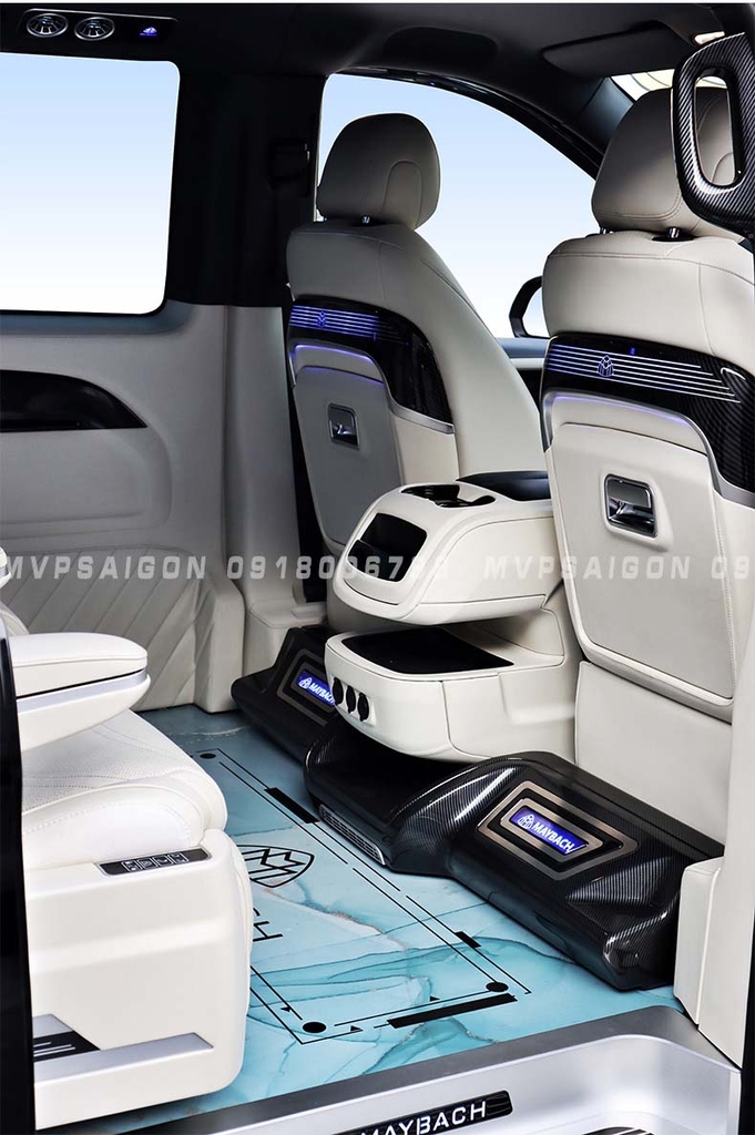 Con ngựa bệ tì tay Mercedes Benz V250 mẫu 2025