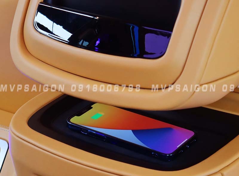 Con ngựa bệ tì tay Mercedes Benz V250 mẫu 2025