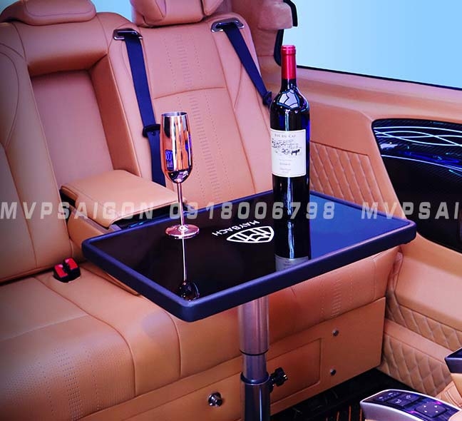 Con ngựa bệ tì tay Mercedes Benz V250 mẫu 2025