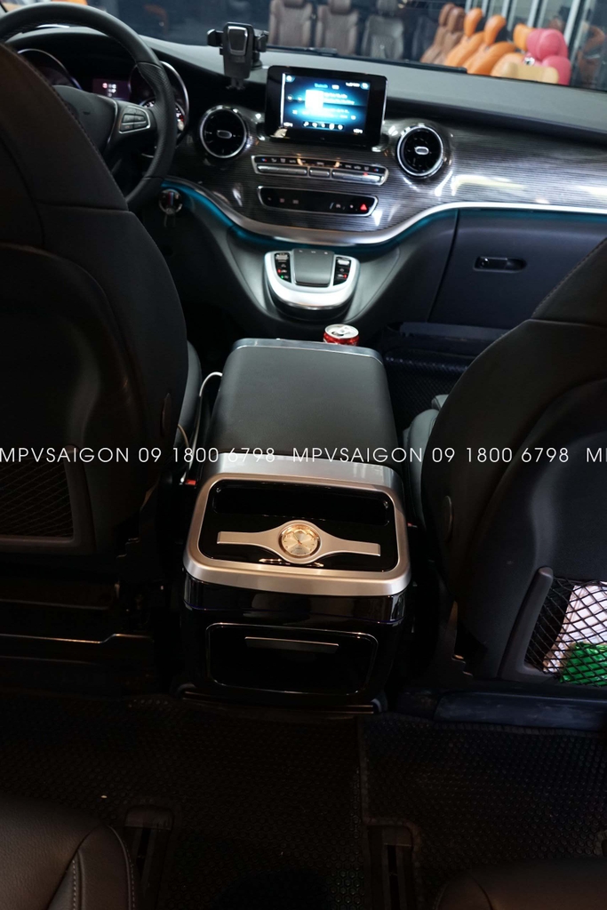 Con ngựa bệ tì tay Mercedes Benz V250 mẫu 2025