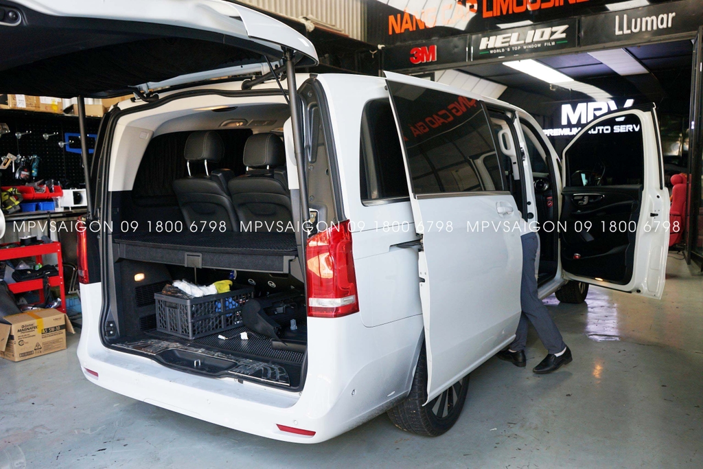 Con ngựa bệ tì tay Mercedes Benz V250 mẫu 2025