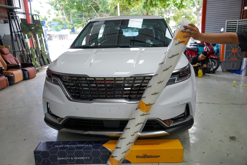 Dán PPF nội ngoại thất Ô tô - Ưu nhược điểm và Báo giá thi công các loại xe tại Tp. HCM