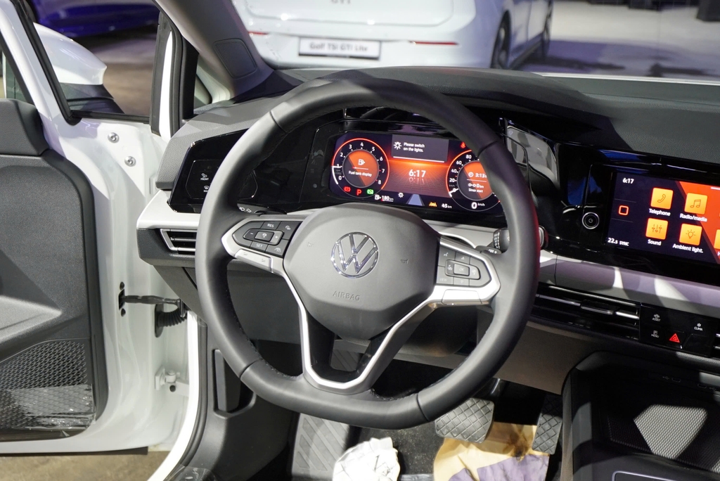 ĐỔI MÀU NỘI THẤT VOLKSWAGEN GOLF