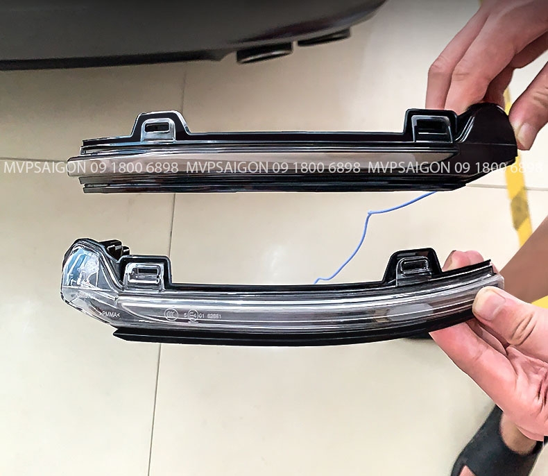 Đèn LED chạy dòng nước gương chiếu hậu Benz C class C200 C300 2022~2023