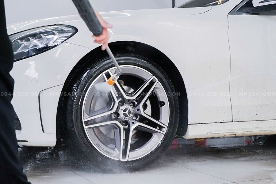 Dịch vụ rửa xe & chăm sóc xe toàn diện tại MPV SAIGON