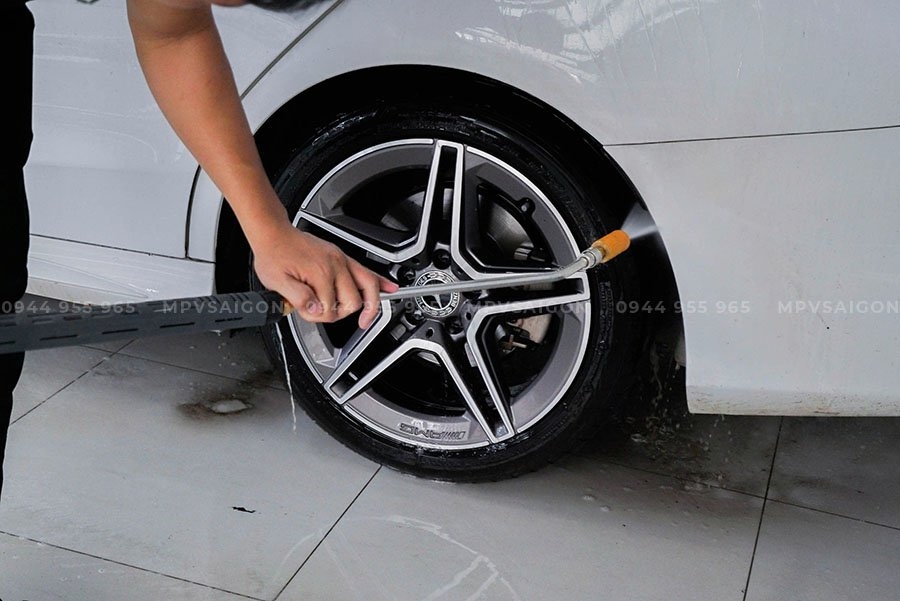 Dịch vụ rửa xe & chăm sóc xe toàn diện tại MPV SAIGON