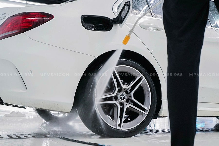 Dịch vụ rửa xe & chăm sóc xe toàn diện tại MPV SAIGON