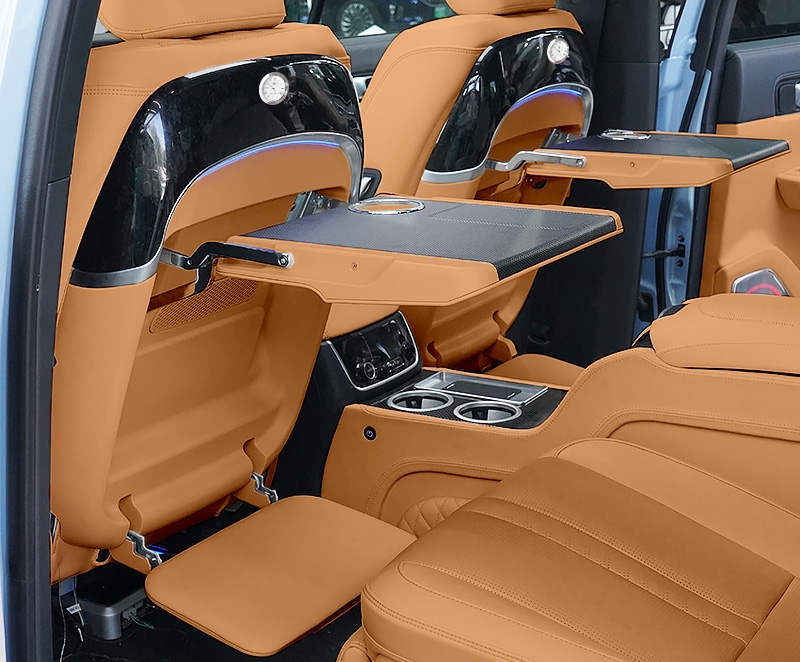 Độ con ngựa giữa có tủ lạnh cho ghế Limousine xe SUV