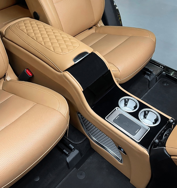 Độ con ngựa giữa có tủ lạnh cho ghế Limousine xe SUV