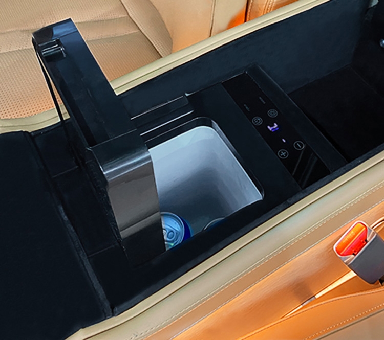 Độ con ngựa giữa có tủ lạnh cho ghế Limousine xe SUV