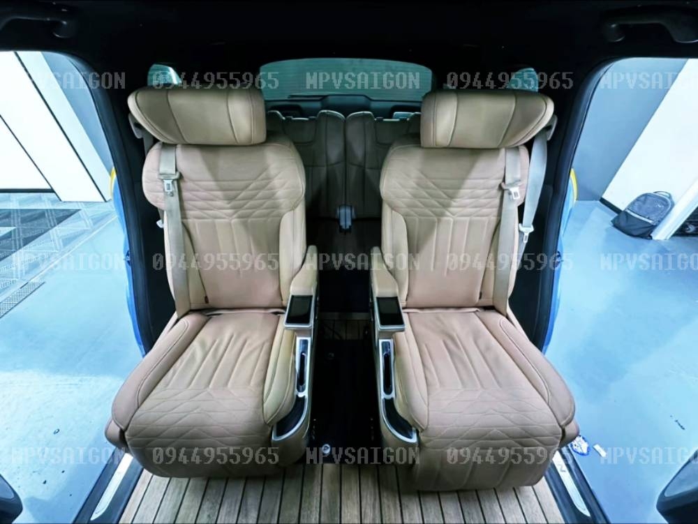 Độ ghế Limousine thương gia Toyota Veloz: báo giá mới nhất