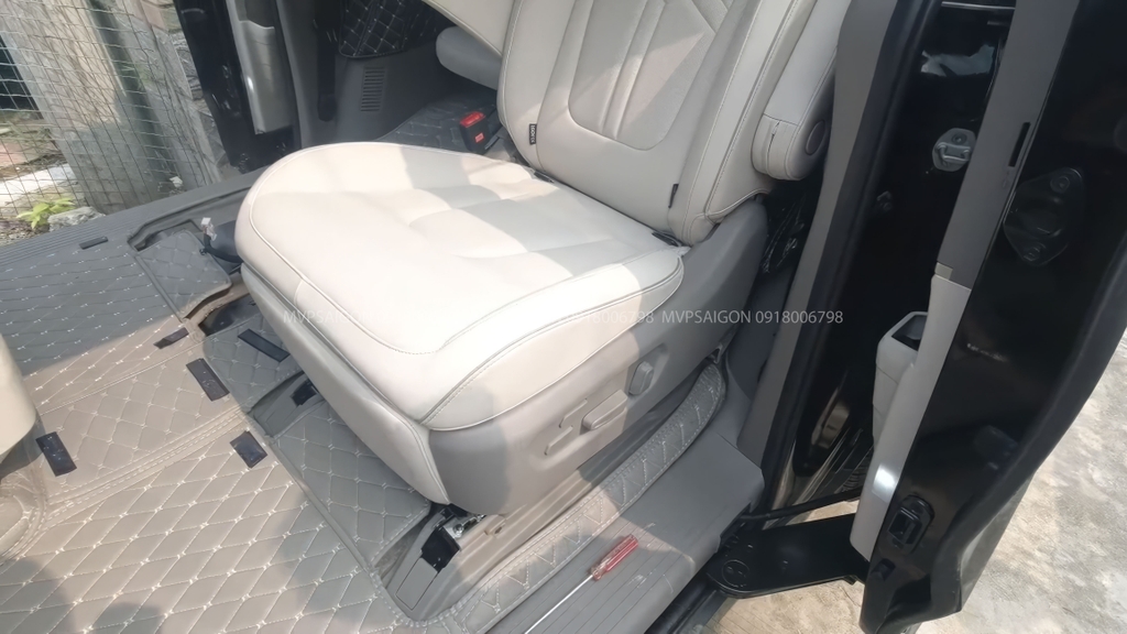 Độ ghế xoay 180 & 360 độ Hyundai Custin