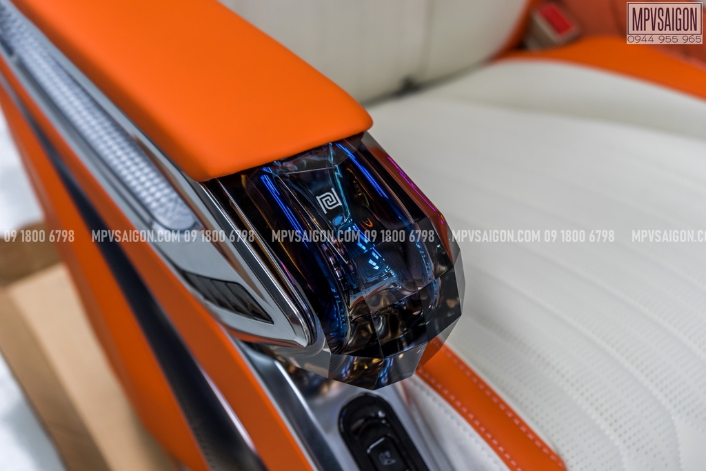 Ghế Limousine nhập khẩu Pha lê Crystal 4.0: Báo giá mới nhất