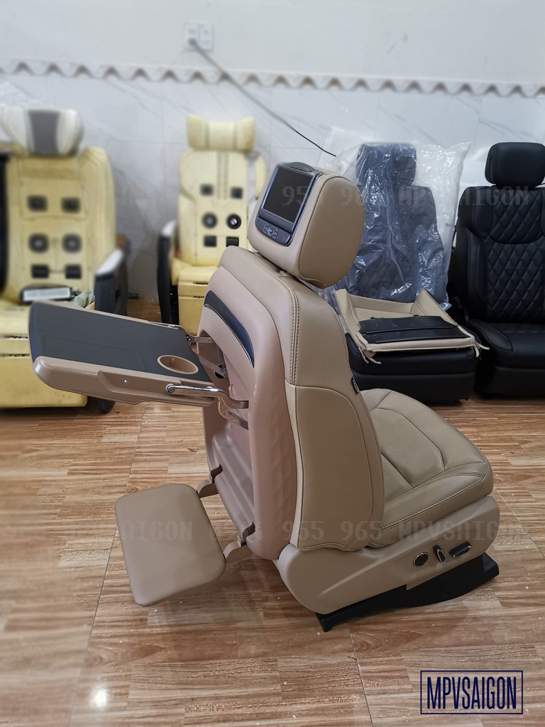 Bàn ăn bàn làm việc trên xe Ford Explorer