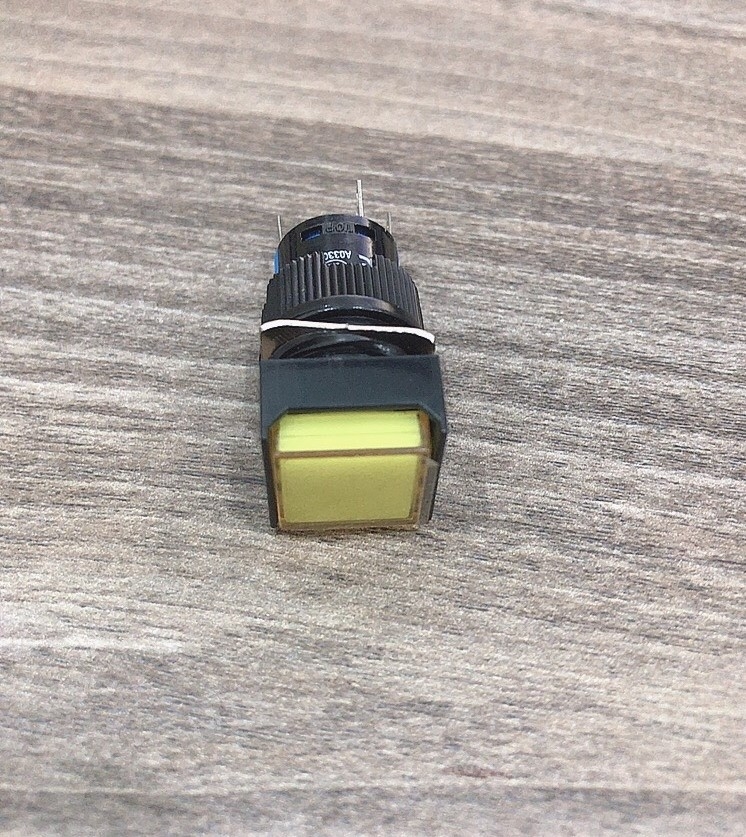 Công tắc 16mm mặt vuông thân nhựa nhấn nhả