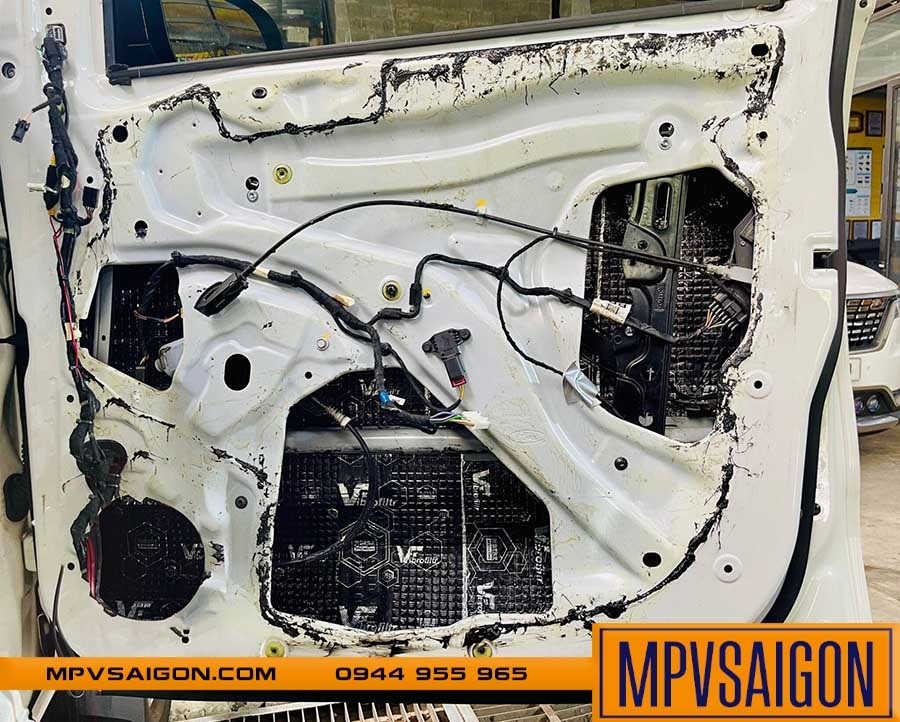 FORD RANGER NÂNG CẤP LOA FOCAL- ÂM THANH 3 WAYS TỪ PHÁP