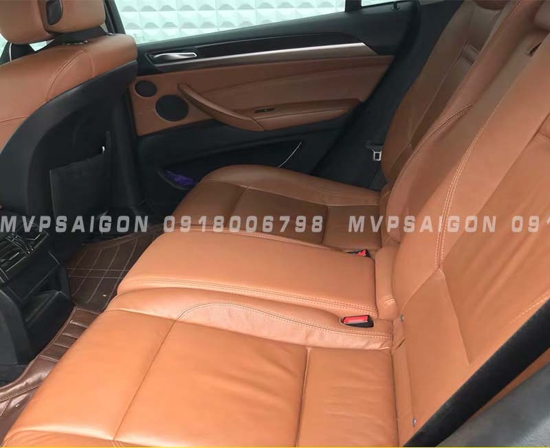 Ghế limousine có bàn xếp gọn lắp đặt Benz V250