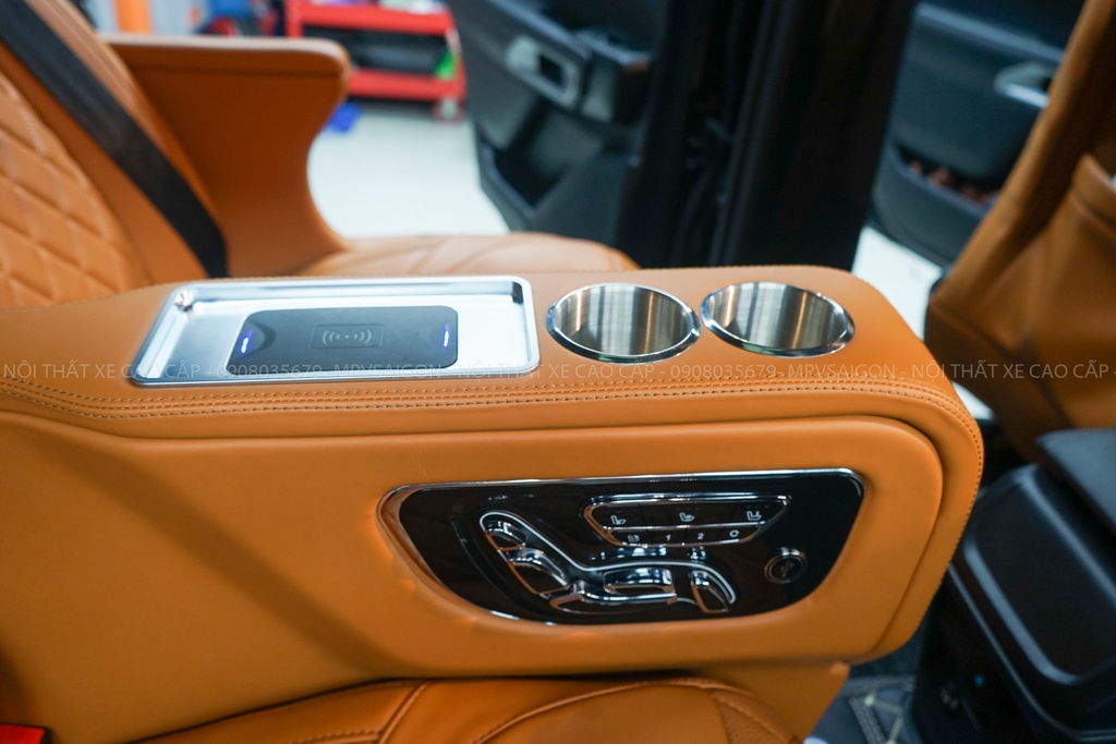 Nâng cấp ghế Limousine Ford Everest 2025: kinh nghiệm và báo giá mới nhất