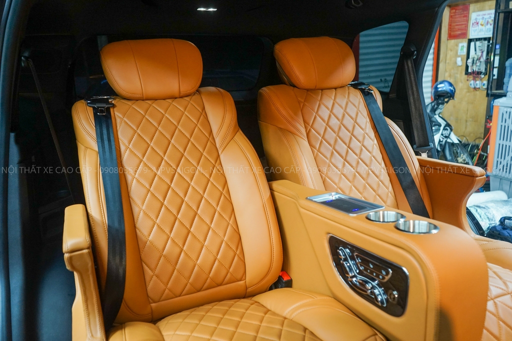 Nâng cấp ghế Limousine Ford Everest 2025: kinh nghiệm và báo giá mới nhất