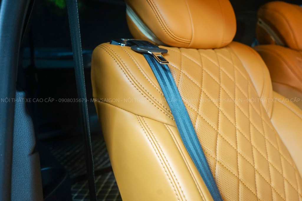 Nâng cấp ghế Limousine Ford Everest 2025: kinh nghiệm và báo giá mới nhất