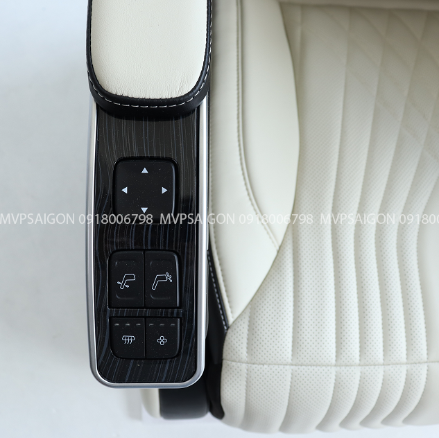Ghế Limousine thương gia có bàn xếp gọn trong tay ghế