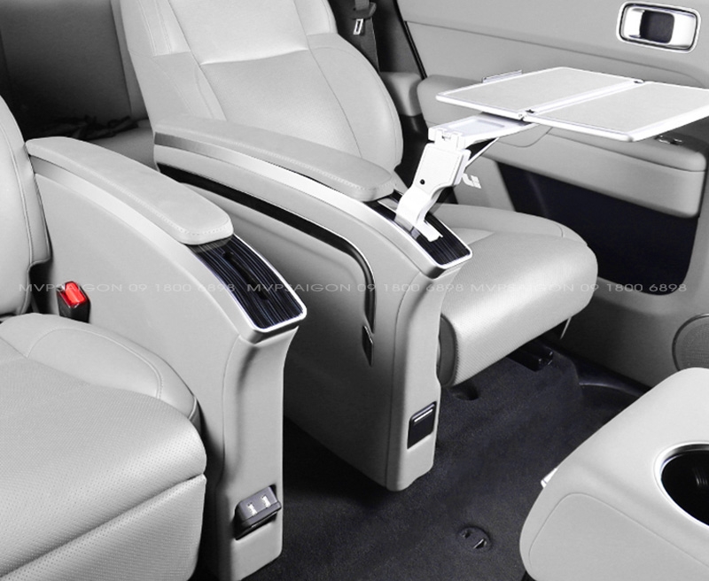 Ghế Limousine thương gia có bàn xếp gọn trong tay ghế