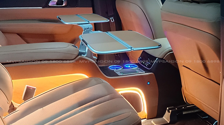 Ghế Limousine thương gia có bàn xếp gọn trong tay ghế