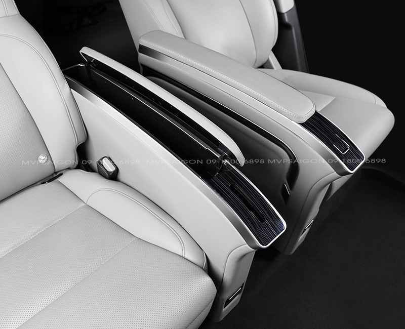 Ghế Limousine thương gia có bàn xếp gọn trong tay ghế