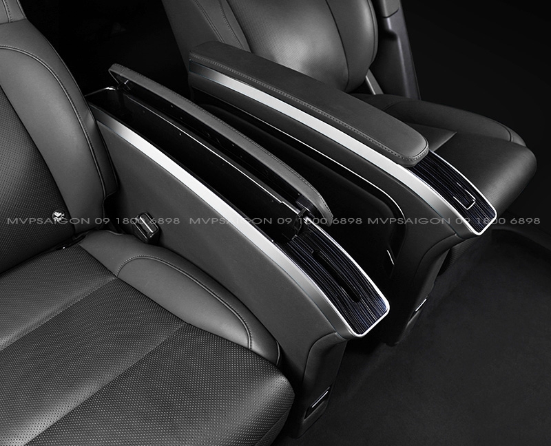 Ghế Limousine thương gia có bàn xếp gọn trong tay ghế