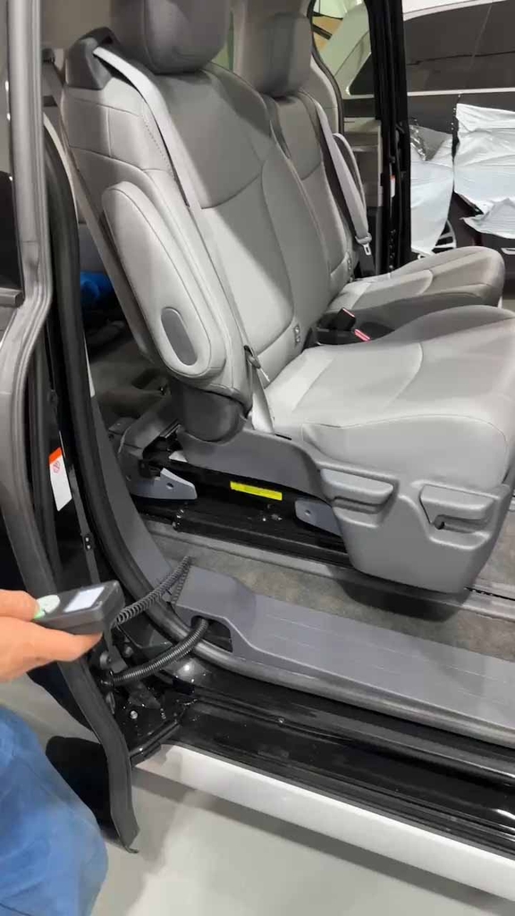 Ghế nâng hạ xoay hỗ trợ người già người tàn tật lên xuống xe: kinh nghiệm và báo giá mới nhất