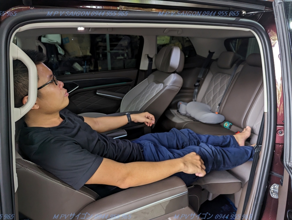 Volkswagen Viloran độ ghế chỉnh điện trượt điện tự động và xoay ghế