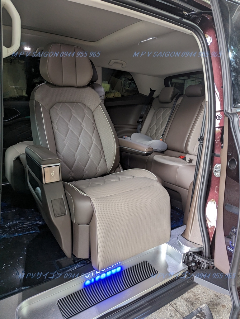 Volkswagen Viloran độ ghế chỉnh điện trượt điện tự động và xoay ghế