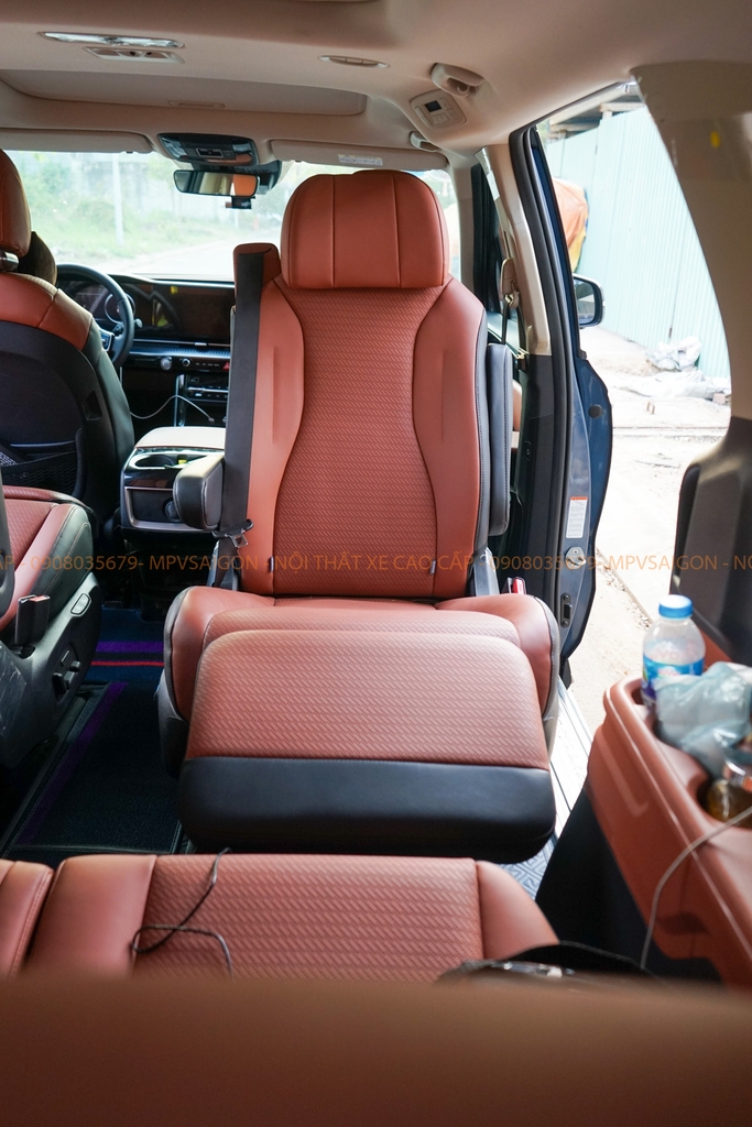 Lắp đặt mâm xoay 180 cho ghế zin xe KIA Carnival 2024 2025 - Lắp đặt ghế xoay 180 tại Sài Gòn