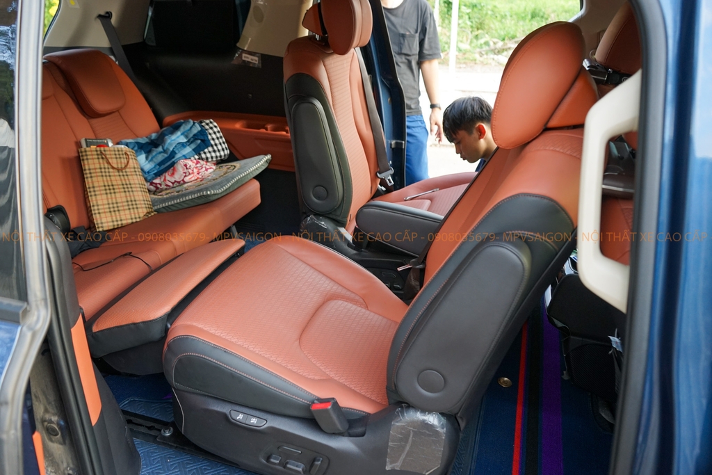 Lắp đặt mâm xoay 180 cho ghế zin xe KIA Carnival 2024 2025 - Lắp đặt ghế xoay 180 tại Sài Gòn