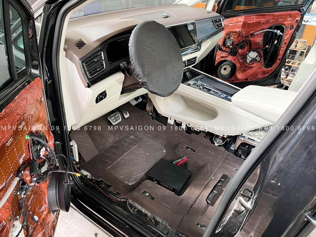 Hệ Thống Âm Thanh Đỉnh Cao Dành Cho Volkswagen Viloran: Bản Độ Gần 300 Triệu