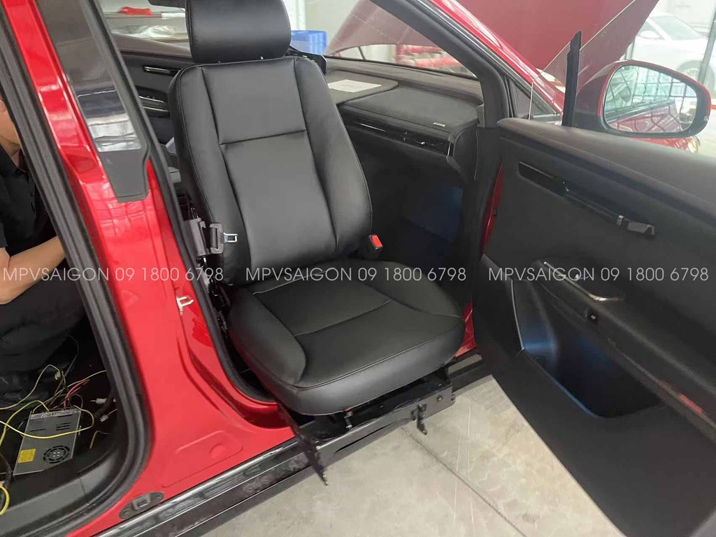 Ghế nâng hạ xoay hỗ trợ người già người tàn tật lên xuống xe: kinh nghiệm và báo giá mới nhất