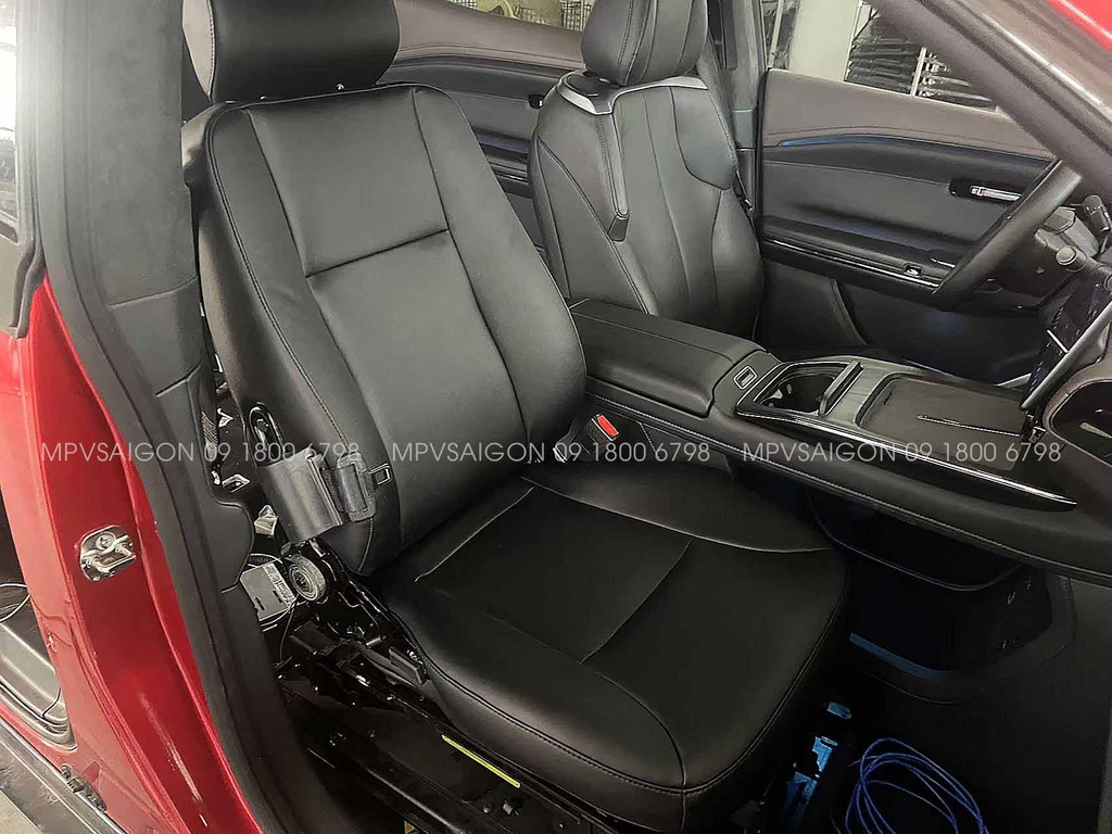 Ghế nâng hạ xoay hỗ trợ người già người tàn tật lên xuống xe: kinh nghiệm và báo giá mới nhất