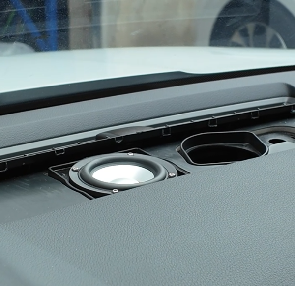 Skoda Kodiag phục hồi loa center vị trí lỗ chờ sẵn STEG MS-30 3”MIDRANGE