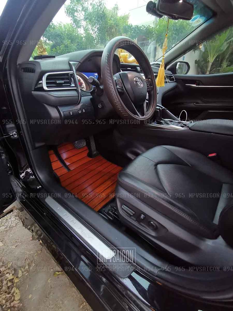 Sàn gỗ tự nhiên Toyota Camry: sang trọng và đẳng cấp hơn hẳn