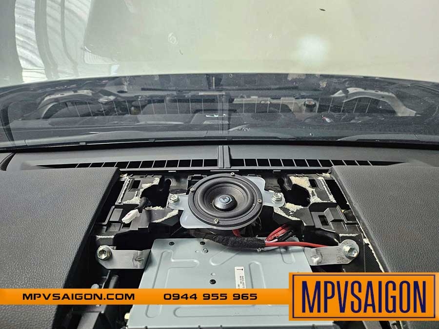 LAND CRUISER LC300 NÂNG CẤP LOA VỚI THƯƠNG HIỆU Ý VÀ PHÁP: GIẢI PHÁP NÂNG CẤP GIỮ ZIN TOÀN BỘ