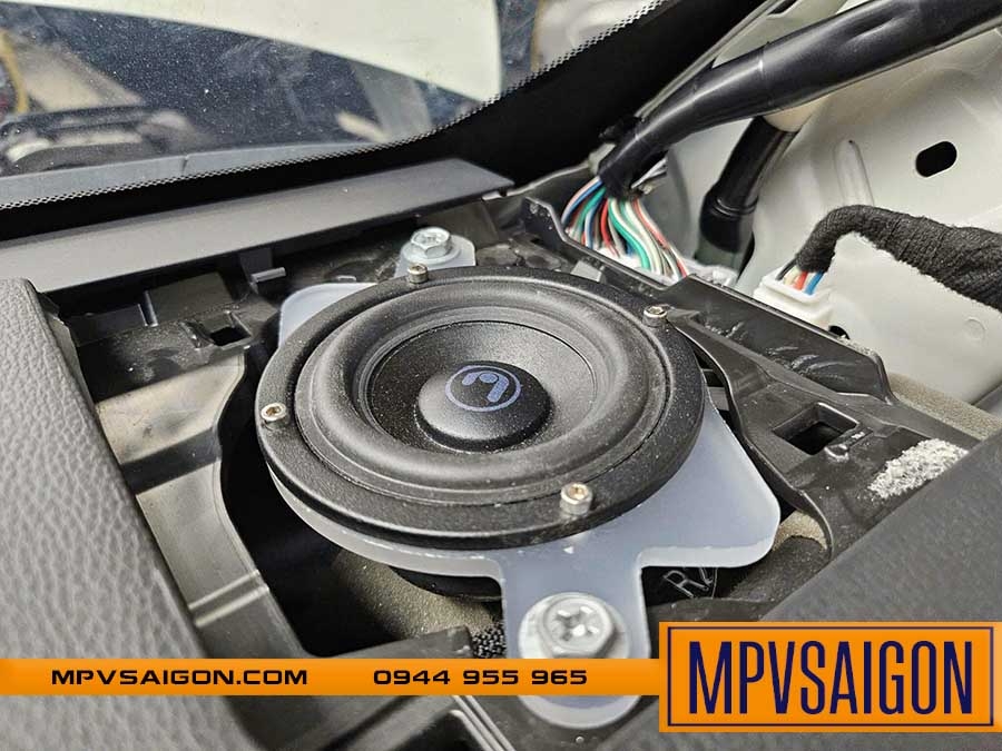 LAND CRUISER LC300 NÂNG CẤP LOA VỚI THƯƠNG HIỆU Ý VÀ PHÁP: GIẢI PHÁP NÂNG CẤP GIỮ ZIN TOÀN BỘ