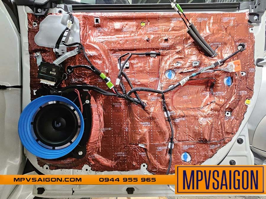 LAND CRUISER LC300 NÂNG CẤP LOA VỚI THƯƠNG HIỆU Ý VÀ PHÁP: GIẢI PHÁP NÂNG CẤP GIỮ ZIN TOÀN BỘ