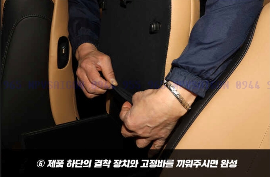 Đệm tay con ngựa giữa hoa văn kiểu mới xe Carnival 2024 2025