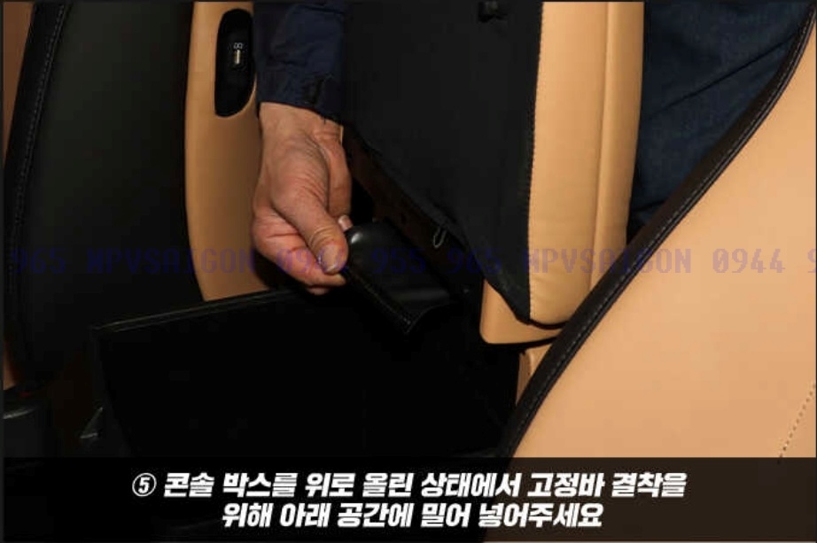 Đệm tay con ngựa giữa hoa văn kiểu mới xe Carnival 2024 2025