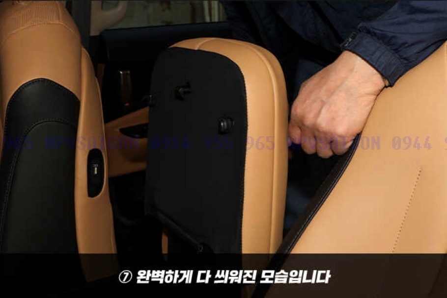 Đệm tay con ngựa giữa hoa văn kiểu mới xe Carnival 2024 2025