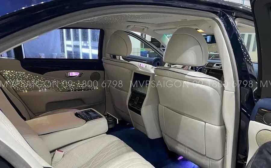 Lexus LS460 bọc da đổi màu nội thất