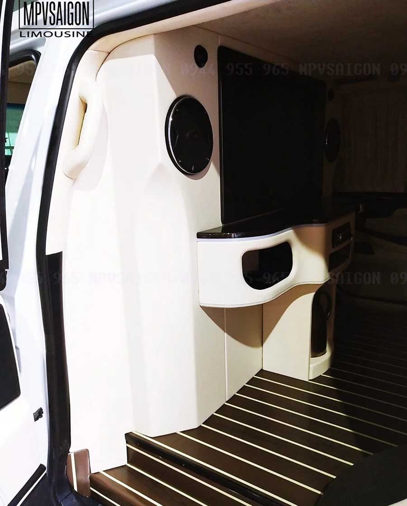 LEXUS LX570 nâng cấp thương gia có vách ngăn: báo giá mới nhất