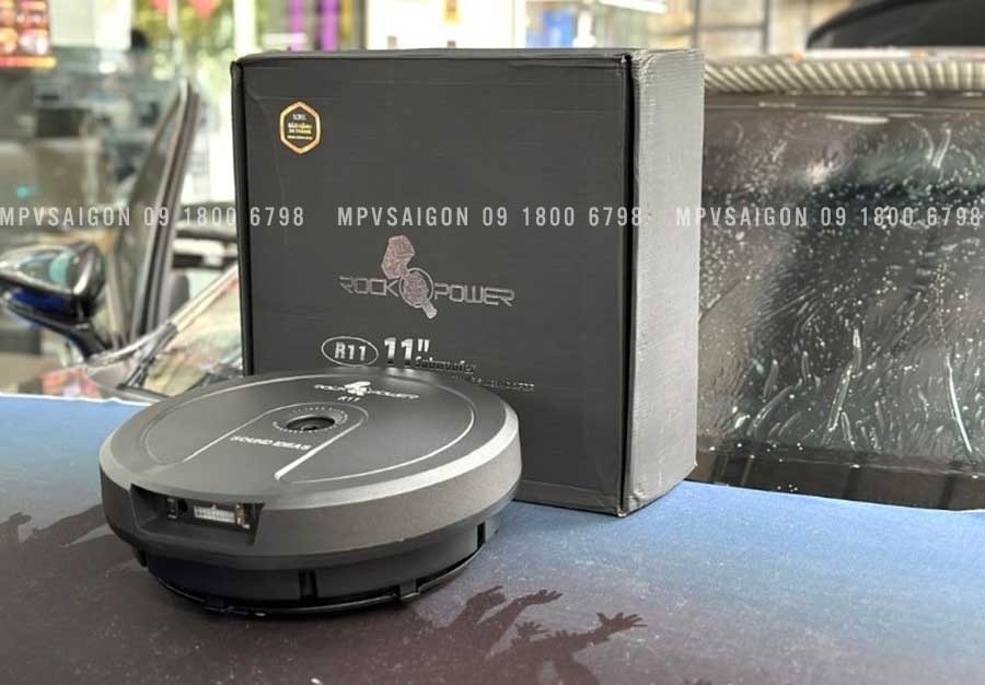 Loa sub Rockopower R11 250W RMS đặt bánh xe dự phòng
