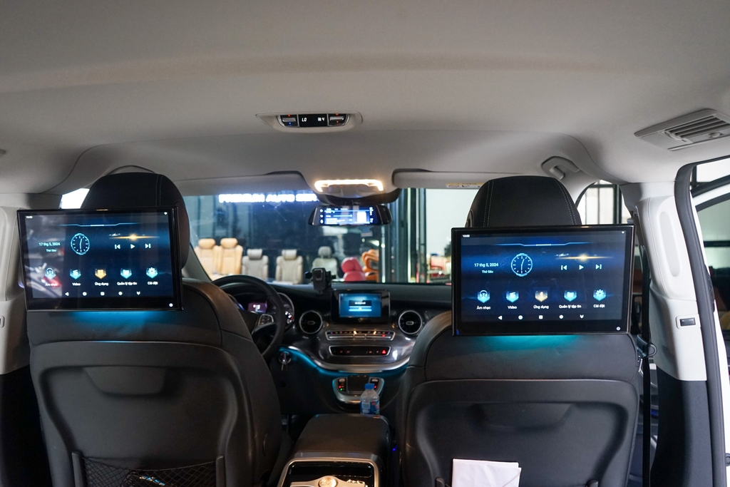 Màn hình gối đầu xe Mercedes V250