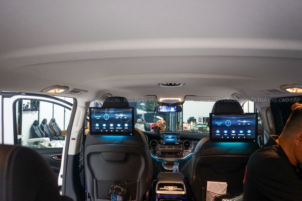 Màn hình gối đầu xe Mercedes V250